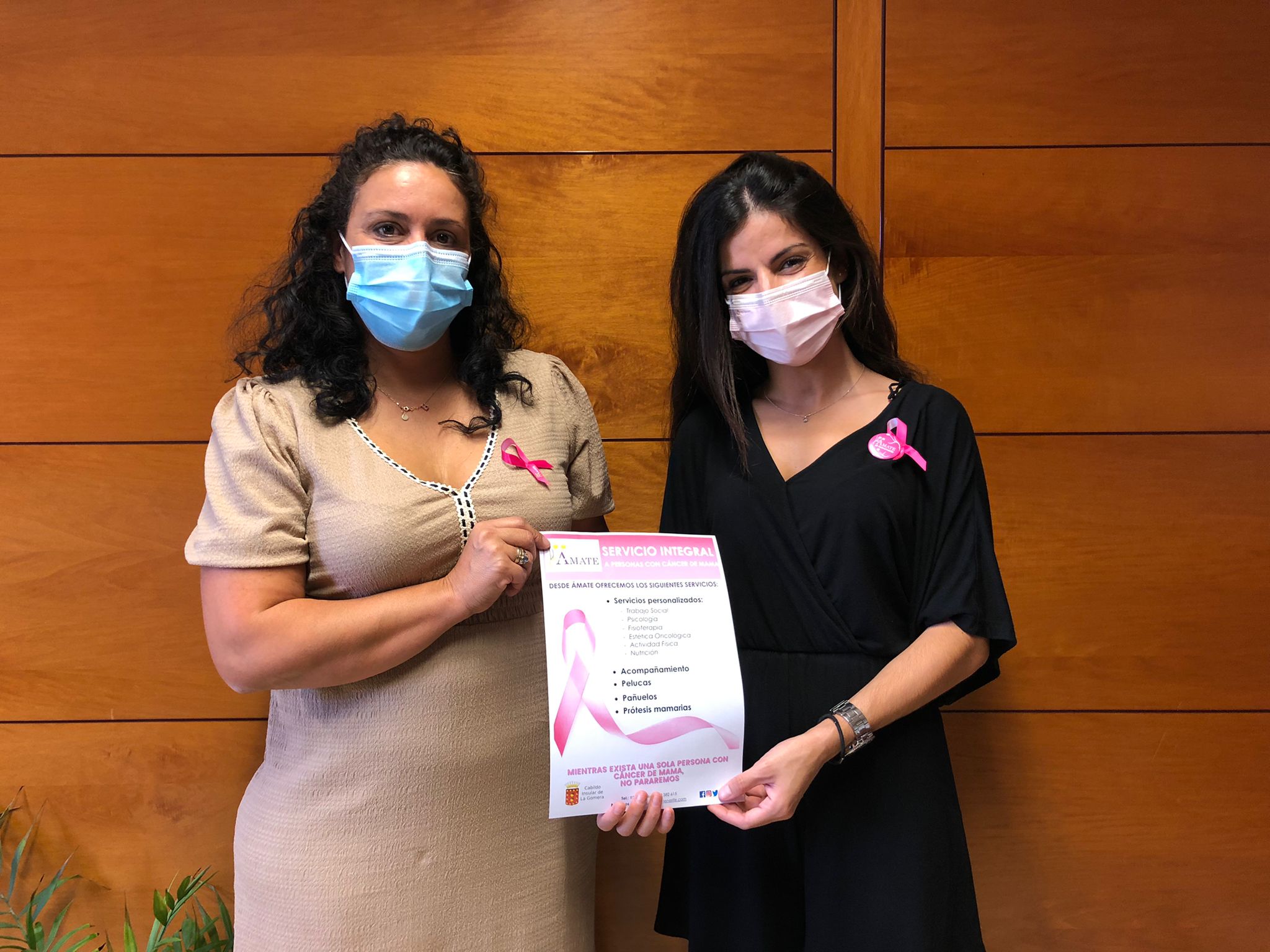 Imagen de El Cabildo y Ámate disponen un punto de información con motivo del Día Mundial contra el Cáncer de Mama